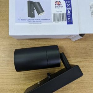 1LT OUTDOOR LIGHT WITH DUSK TILL DAWN SENSOR, BLACK SEARCHLIGHT