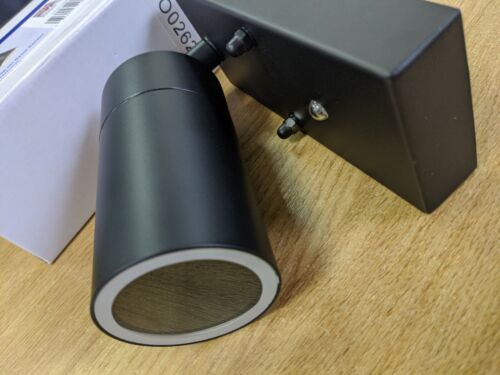 1LT OUTDOOR LIGHT WITH DUSK TILL DAWN SENSOR, BLACK SEARCHLIGHT - Image 2