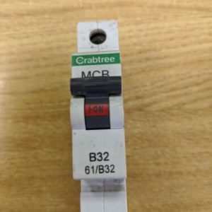 Crabtree MCB CIRCUIT BREAKER B32 61/B32 USED