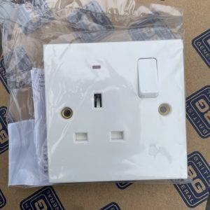 BG Single Switched Socket With Power Indicator 925