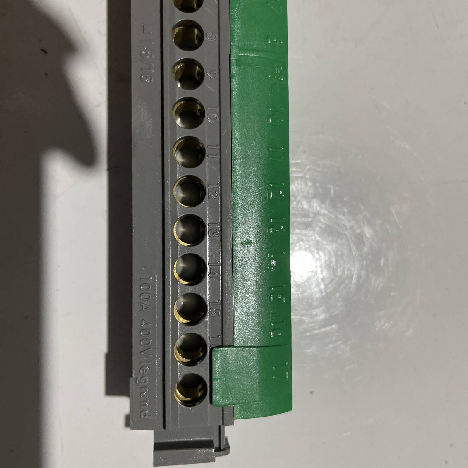 Legrand 004835 IP2 x Terminal Block 141mm - Image 2