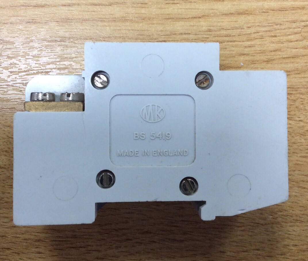 MK BS 5419 UE= 250V UI=300V CAT AC - 21 - 50Hz - Image 2