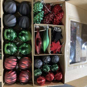 Red Green Black Baubles Set Of 50 Brand New