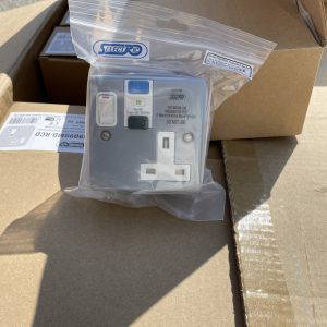 1 Gang Metal Clad RCD Socket LG9099MB-RCD
