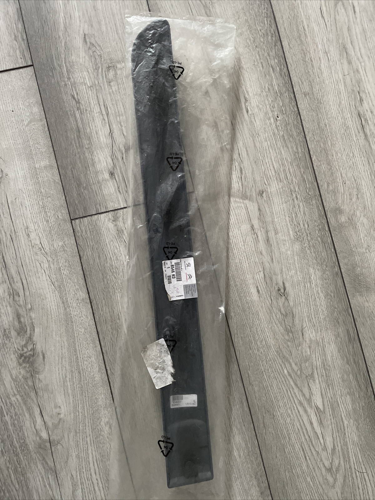 8546K0 TRIM / PROTECTIVE STRIP, SIDEWALL, DOOR MOLDING