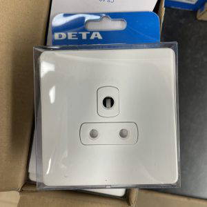 Deta 1 Gang 5a Round Pin Unswitched Socket 8538WHW Ultra Screwless