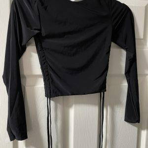 Brand New Size 6 Ruched Side Crop Top