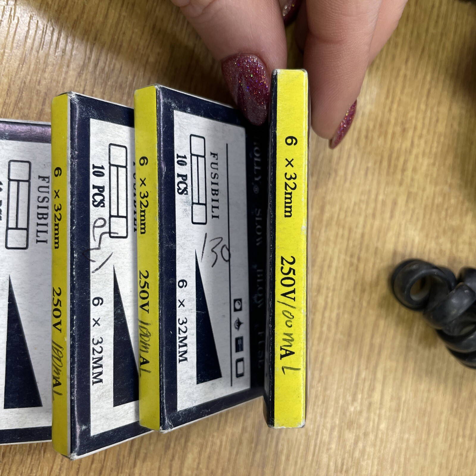 10x Slow Blow 100mal Glass Fuses - Image 3