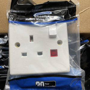Selectric Smooth 13amp Single Socket outlet 2 gang Switched DP With Neon SSL525