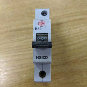Wylex B32 NSB32 CIRCUIT BREAKER USED