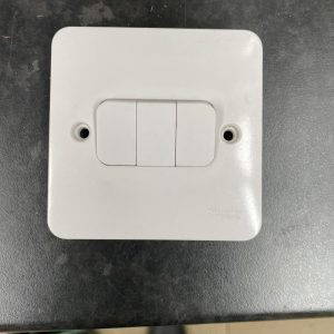 Schneider Electric GGBL1032 Lisse White Moulded 10AX 3G 2-Way Plate Switch