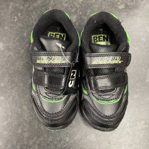 Ben 10 alien force Size 7 Kids black trainers With easy Closure BNWT